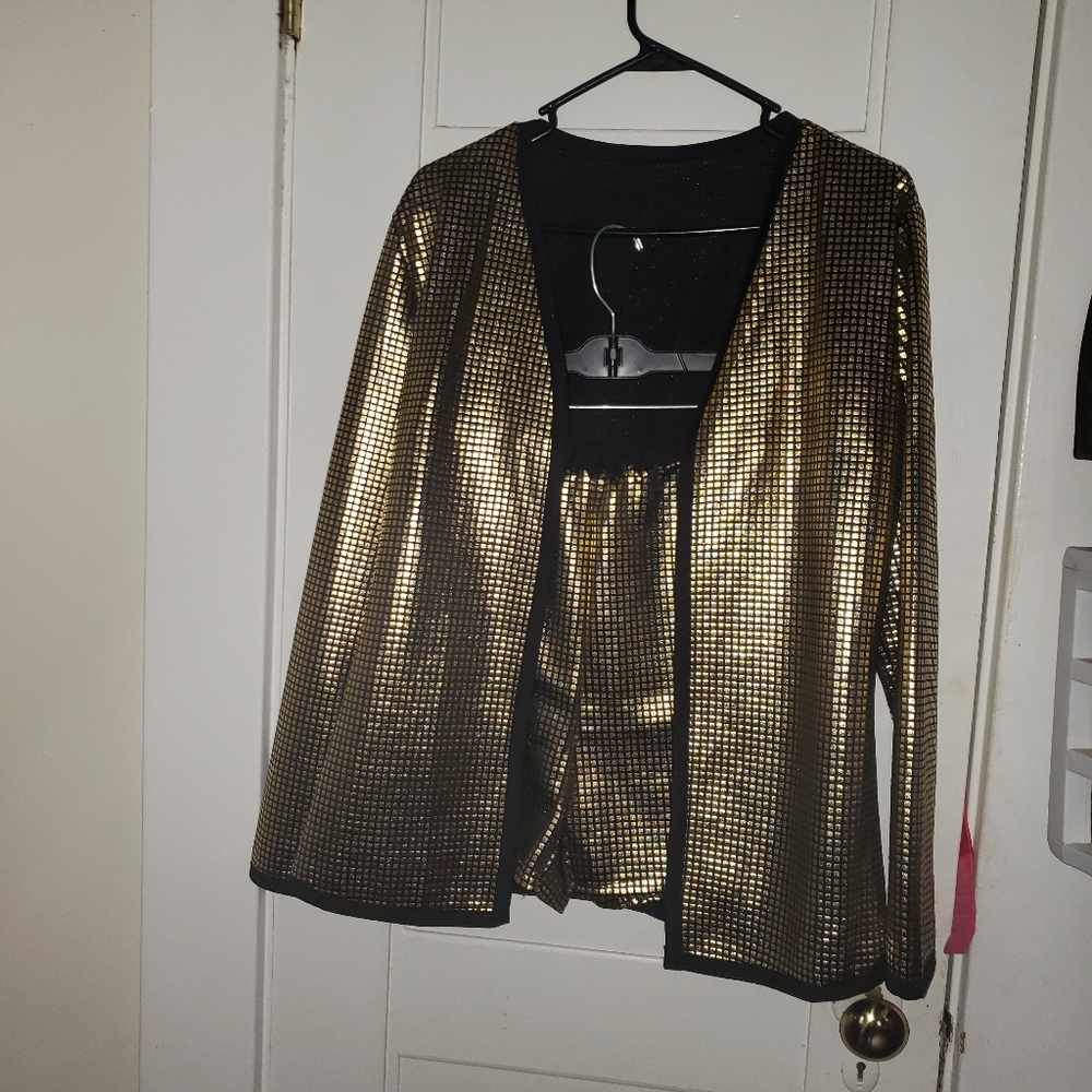 BNWOT Gold 2 piece blazer and shorts set 🖤